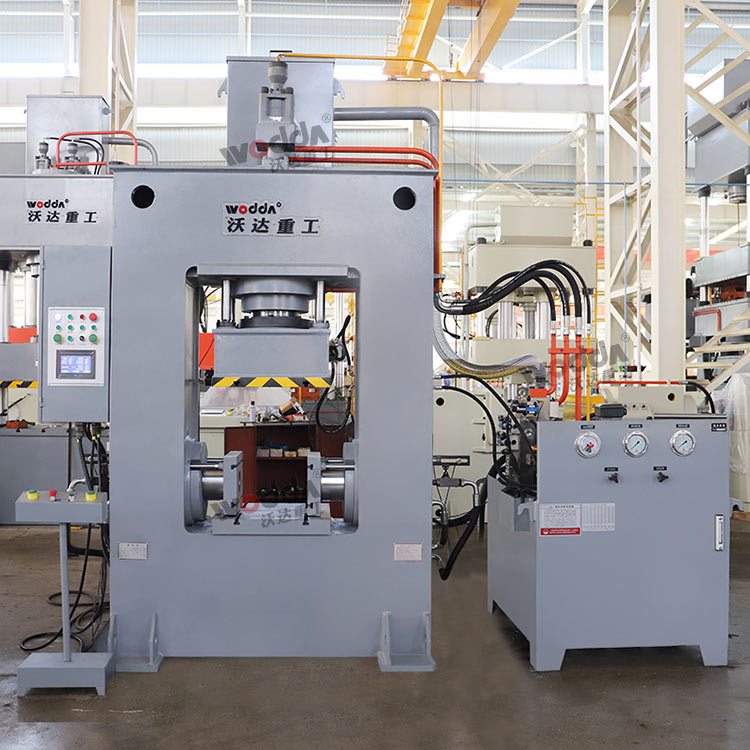 160吨龙门液压机车间实物图.jpg 160吨龙门液压机车间实物图.jpg