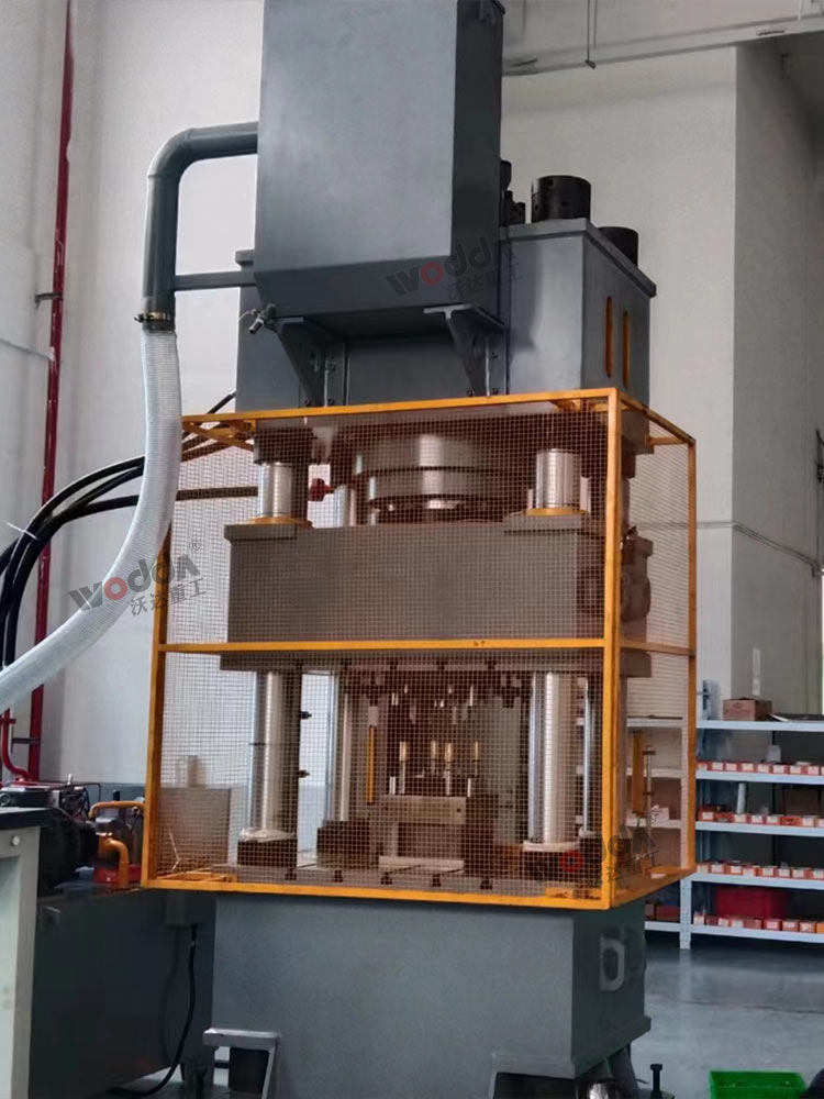 630吨四柱液压机安装完成 630吨四柱液压机安装完成