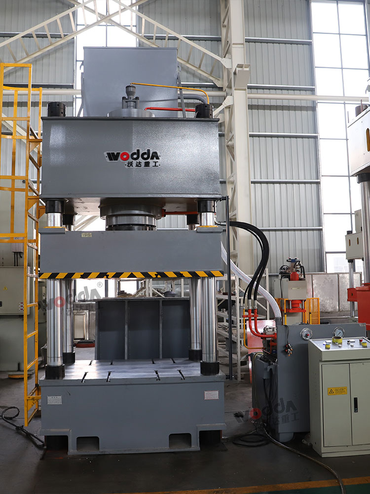 500吨四柱液压机车间实物图 500吨四柱液压机车间实物图