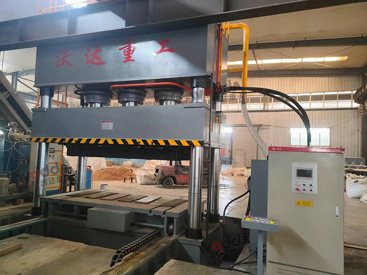 1200吨四柱液压机 1200吨四柱液压机