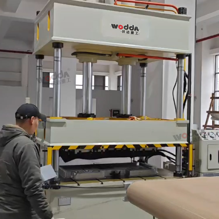 120吨汽车内饰件成型液压机试机成功 120吨汽车内饰件成型液压机试机成功