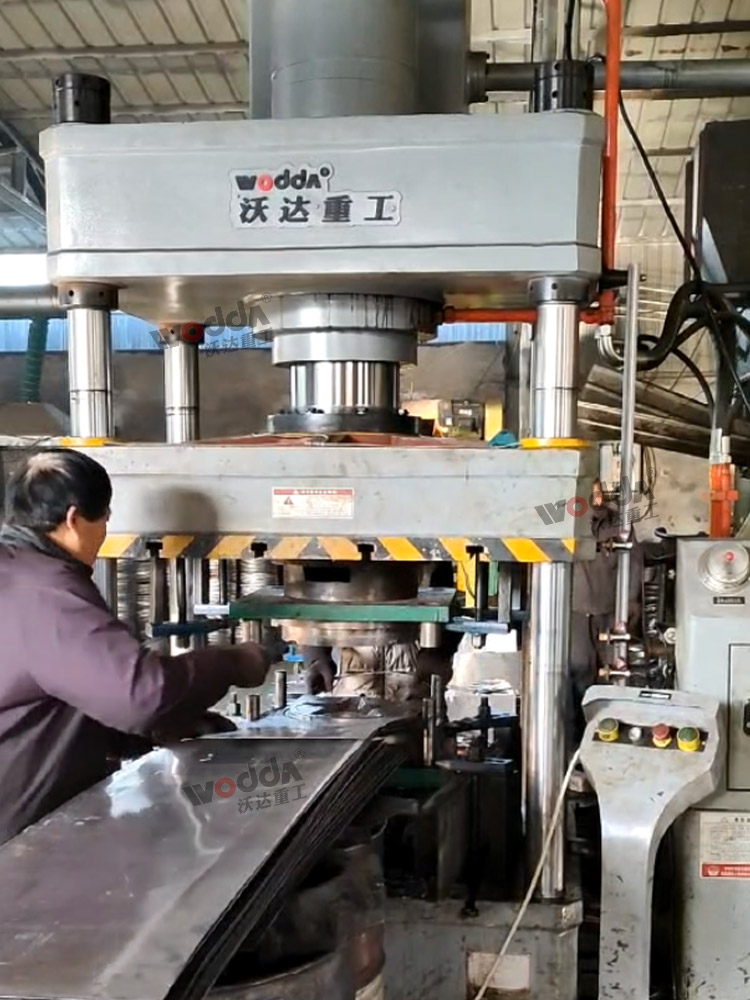 200吨汽车零部件冲压液压机客户现场 200吨汽车零部件冲压液压机客户现场