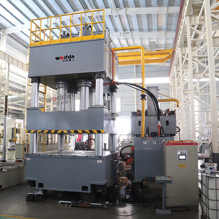 1000吨四柱液压机车间实物图 1000吨四柱液压机车间实物图