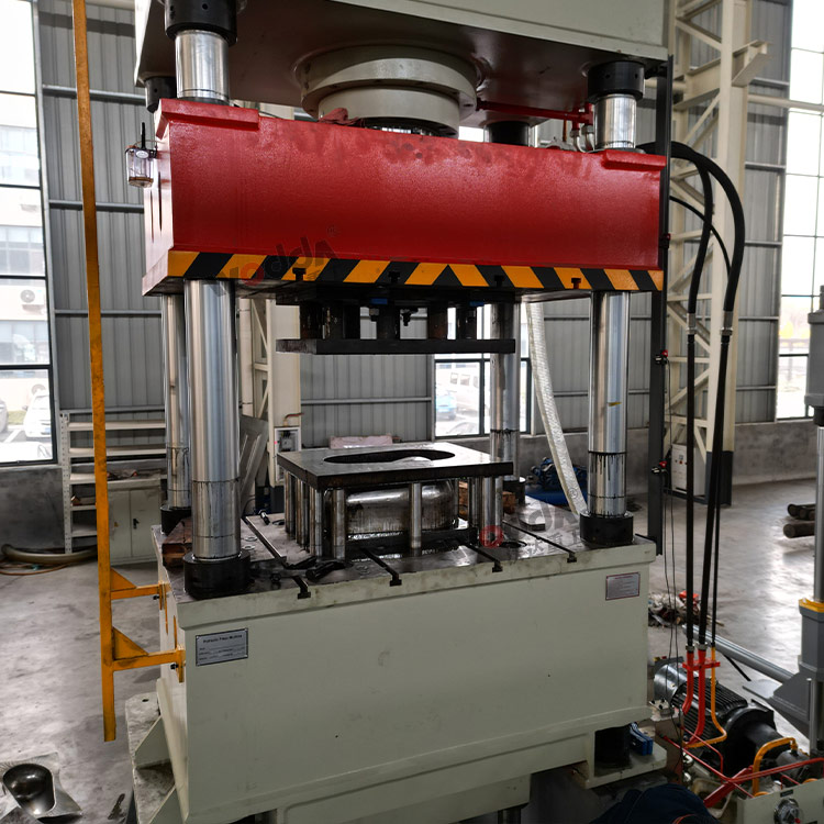 315吨四柱液压机车间试机 315吨四柱液压机车间试机