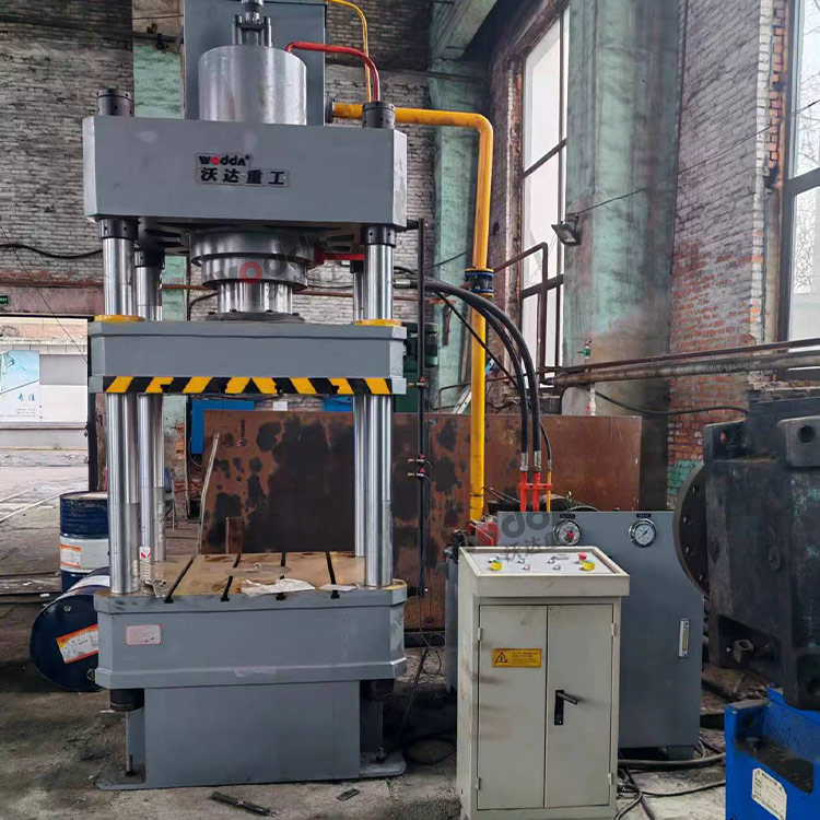 315吨铸造四柱液压机客户现场 315吨铸造四柱液压机客户现场