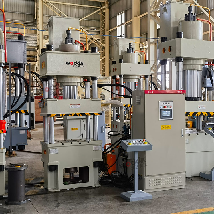 150吨三梁四柱液压机车间实物 150吨三梁四柱液压机车间实物