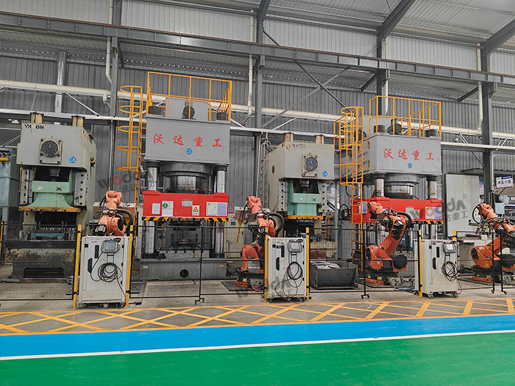 2000吨汽配件成型液压机搭配机器手 2000吨汽配件成型液压机搭配机器手