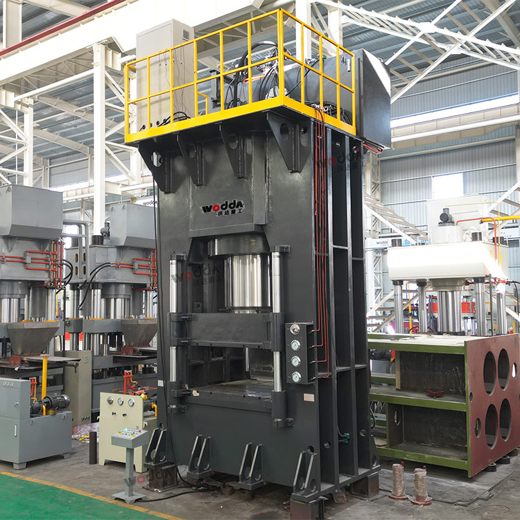 1800吨框架式液压机(木屑托盘成型) 1800吨框架式液压机(木屑托盘成型)