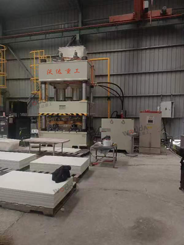 630吨双缸四柱液压机 630吨双缸四柱液压机