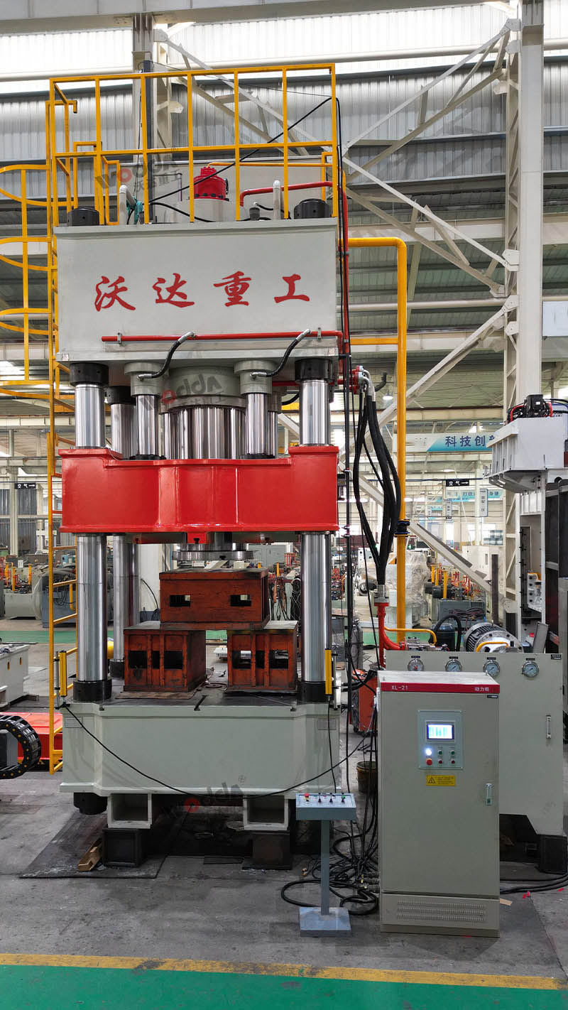 800吨封头拉伸液压机车间实物 800吨封头拉伸液压机车间实物