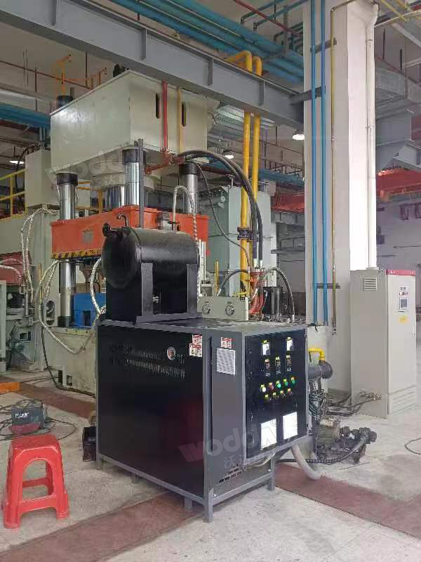 1000吨三梁四柱液压机安装完成 1000吨三梁四柱液压机安装完成