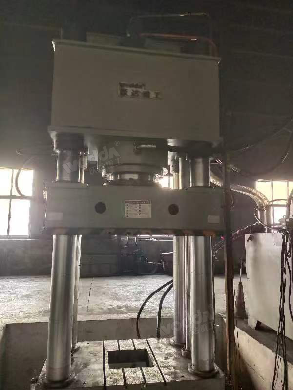 800吨石墨匣钵液压机 800吨石墨匣钵液压机