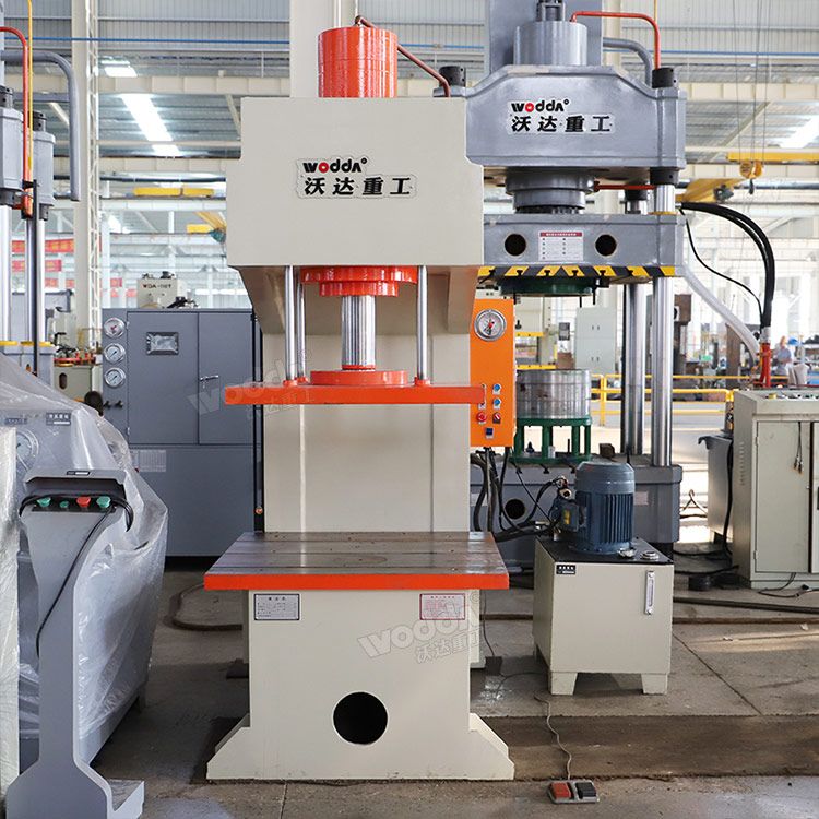 100吨单柱液压机 100吨单柱液压机