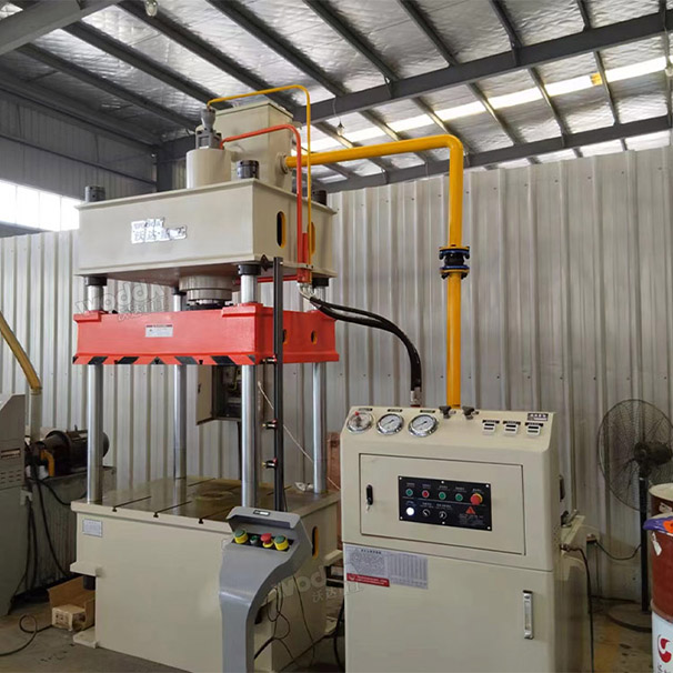 100吨三梁四柱液压机安装完成 100吨三梁四柱液压机安装完成