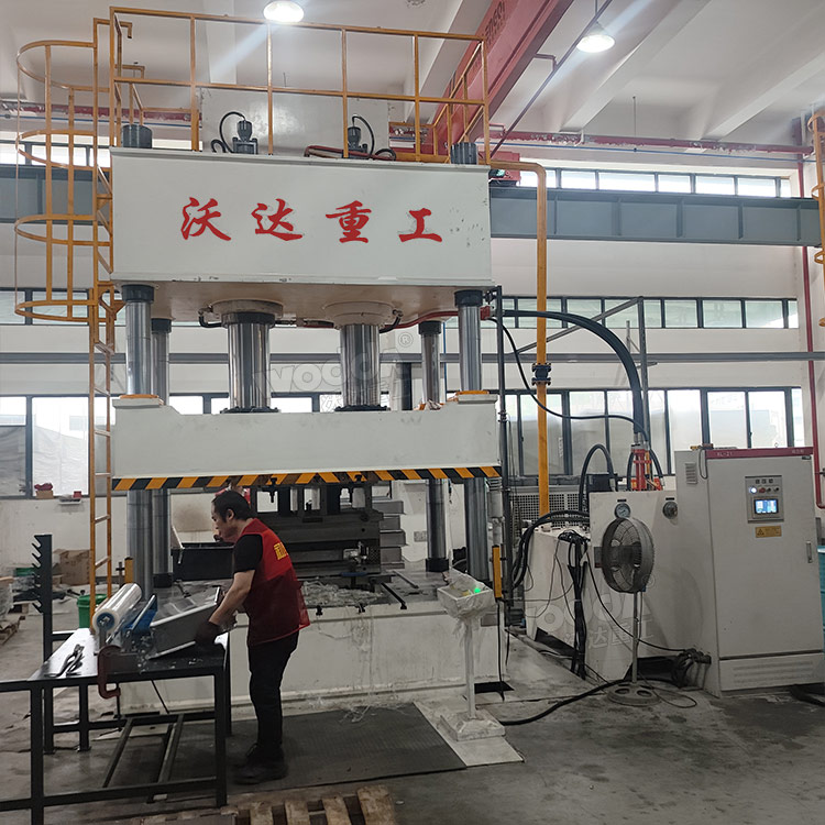 500吨不锈钢水槽拉伸液压机客户现场 500吨不锈钢水槽拉伸液压机客户现场