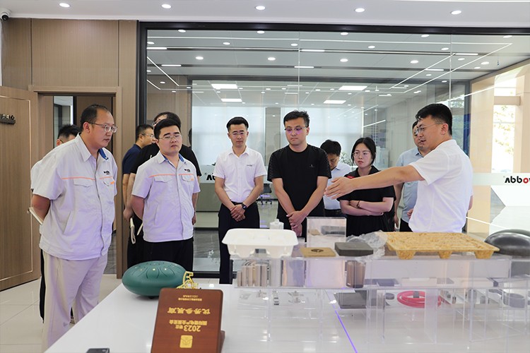 中国科学院金属研究所青岛高端轴承研究院一行参观展厅 中国科学院金属研究所青岛高端轴承研究院一行参观展厅