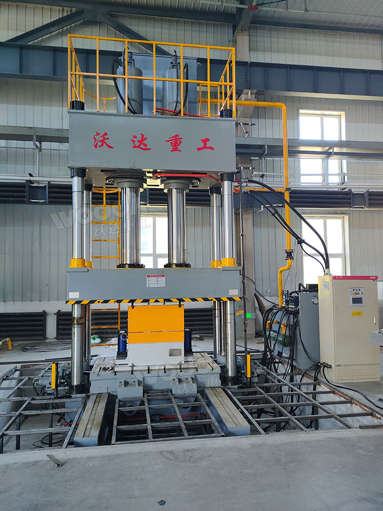 500吨防弹头盔成型液压机客户现场 500吨防弹头盔成型液压机客户现场