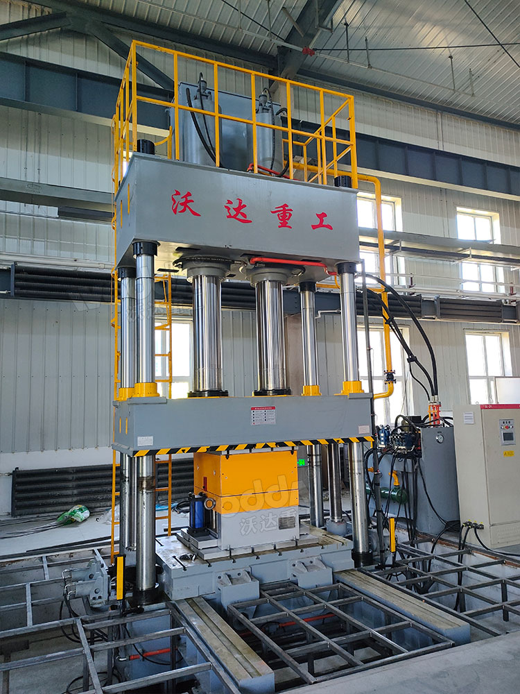 500吨三梁四柱液压机安装完成 500吨三梁四柱液压机安装完成