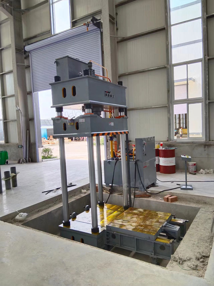 200吨三梁四柱液压机安装完成 200吨三梁四柱液压机安装完成