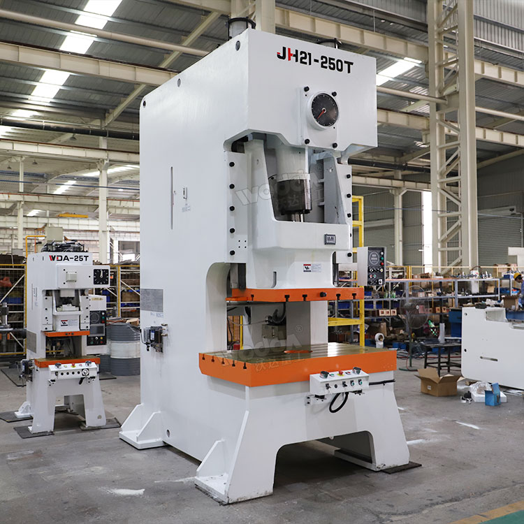 250吨气动冲床车间实物 250吨气动冲床车间实物