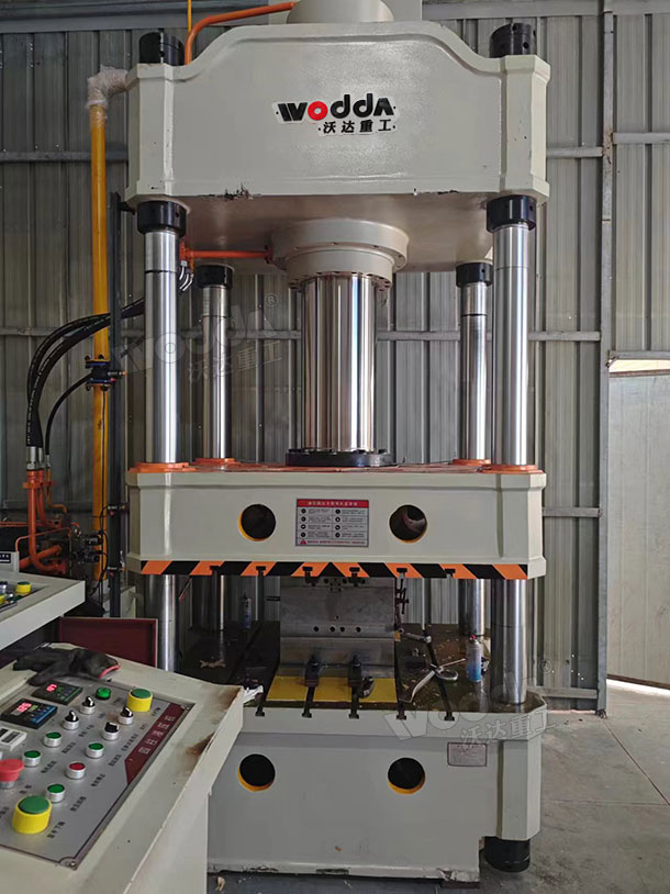 315吨三梁四柱液压机客户现场 315吨三梁四柱液压机客户现场