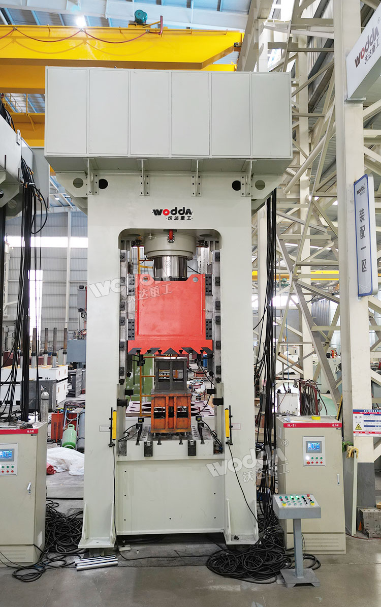 630吨框架式液压机 630吨框架式液压机