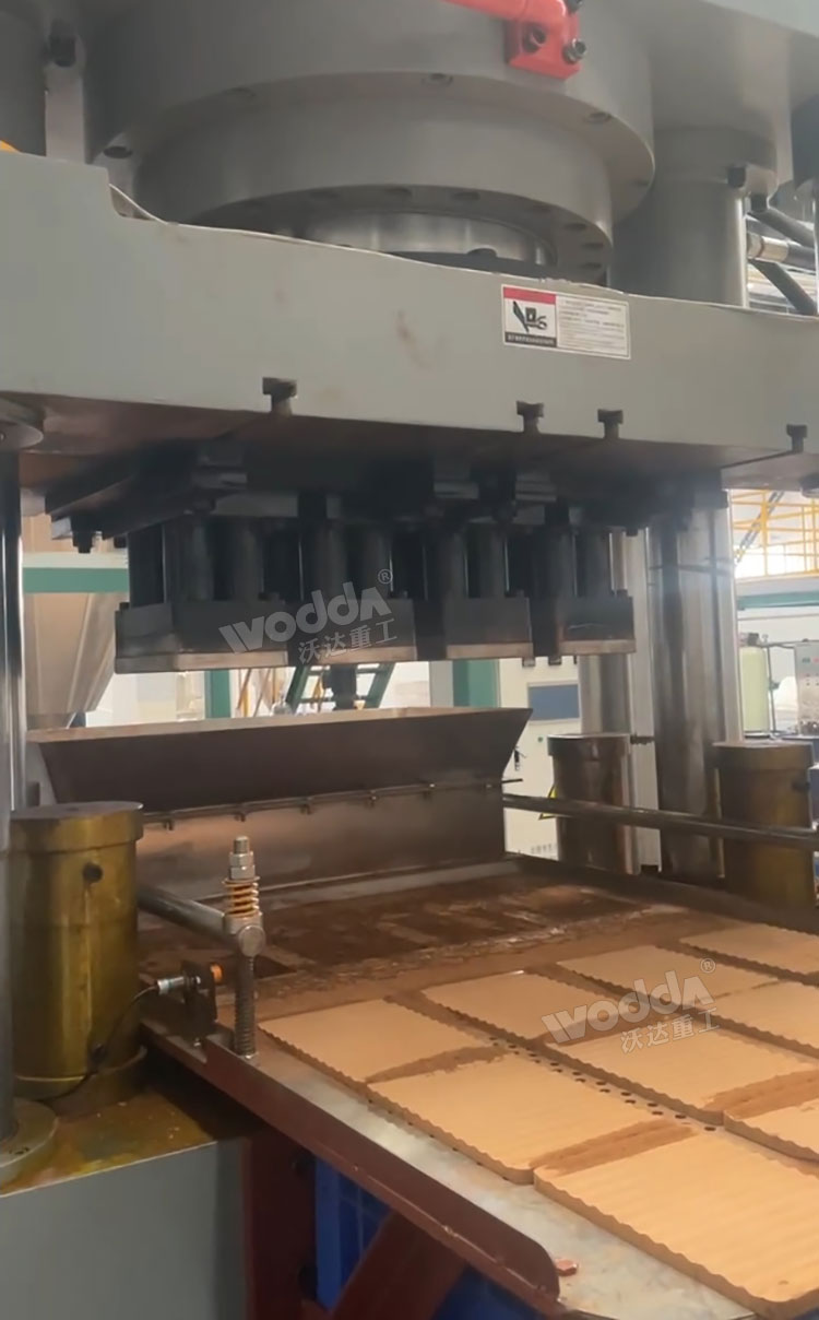 630吨四梁四柱液压机试机成功 630吨四梁四柱液压机试机成功