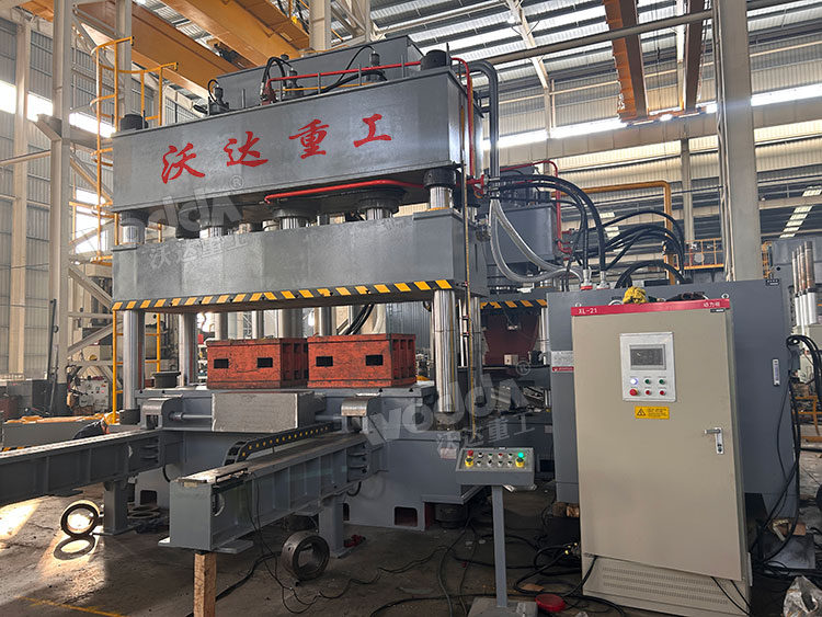 630吨四柱液压机车间调试 630吨四柱液压机车间调试