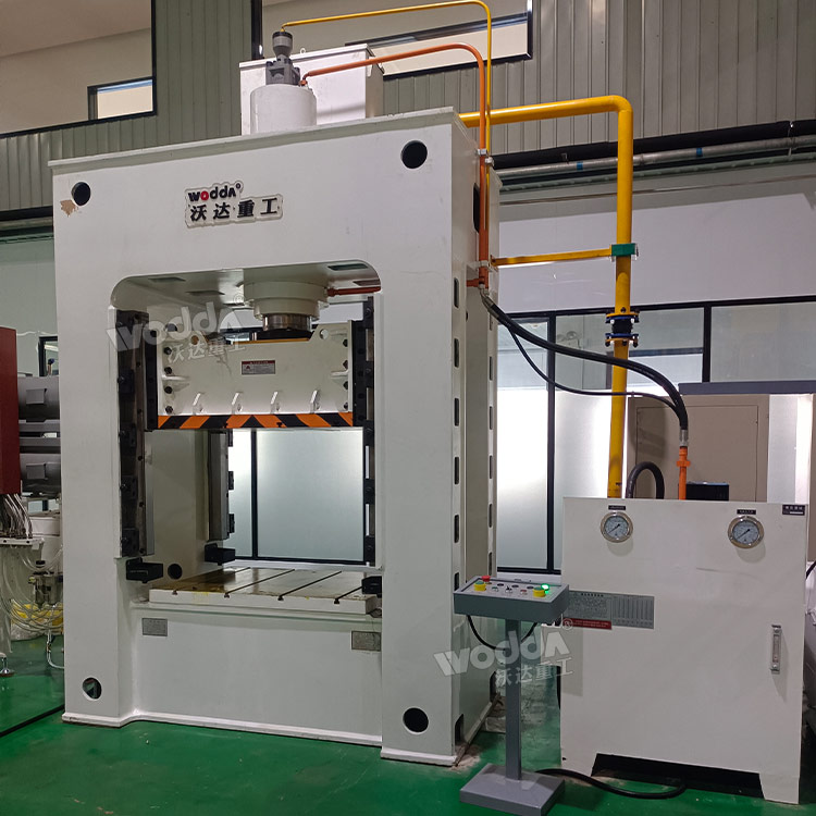 150吨框架式液压机客户车间安装完成 150吨框架式液压机客户车间安装完成