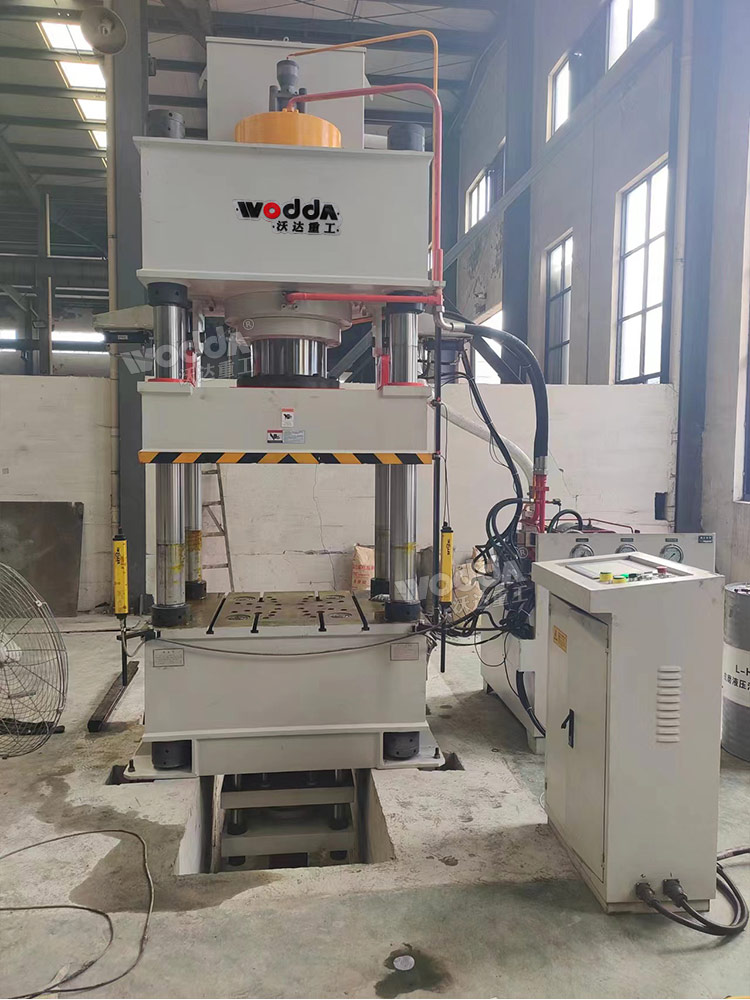 400吨三梁四柱液压机 400吨三梁四柱液压机