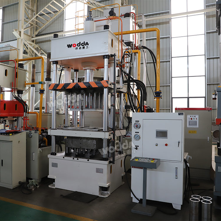 100吨四梁四柱液压机车间实物 100吨四梁四柱液压机车间实物