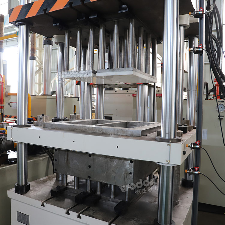 珍珠岩板模具(一模两出) 珍珠岩板模具(一模两出)