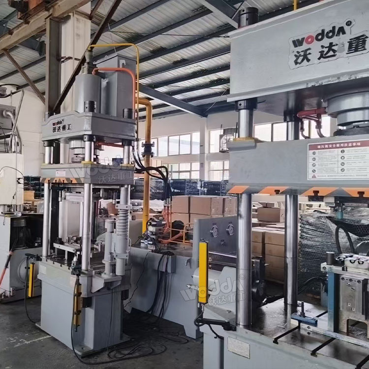 100吨汽车零部件成型液压机现场 100吨汽车零部件成型液压机现场