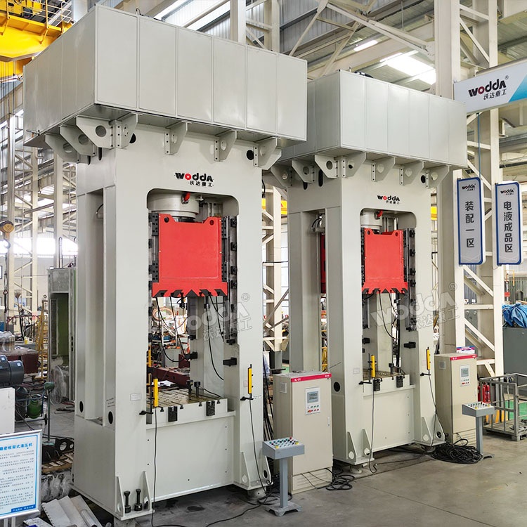 630吨框架式液压机车间实物 630吨框架式液压机车间实物