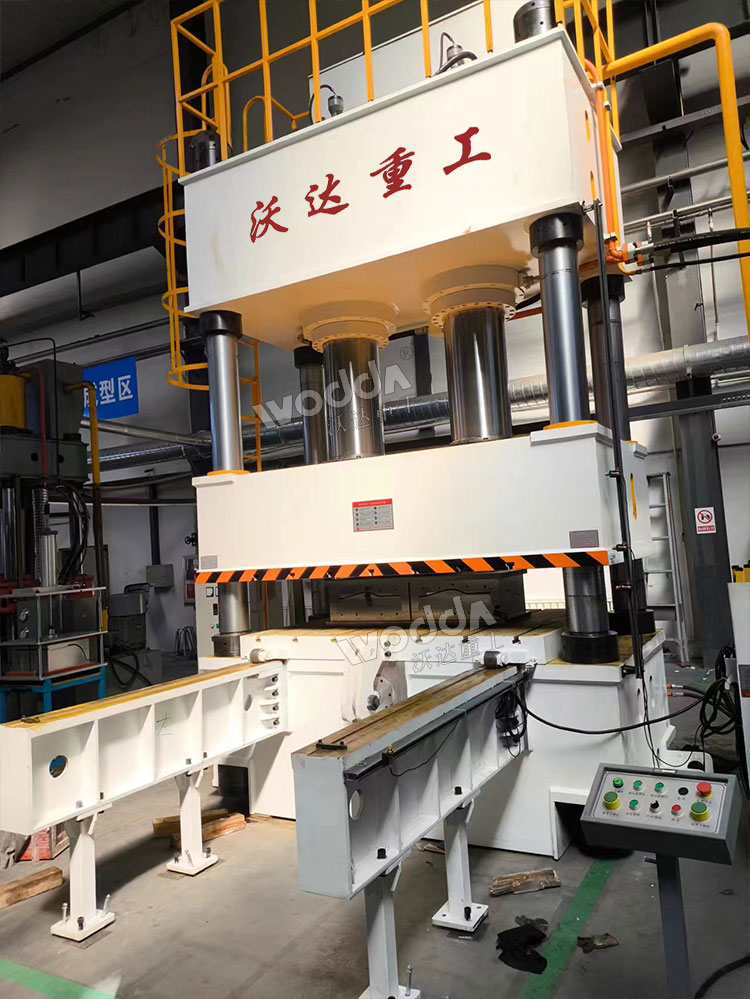 800吨复合材料成型液压机 800吨复合材料成型液压机