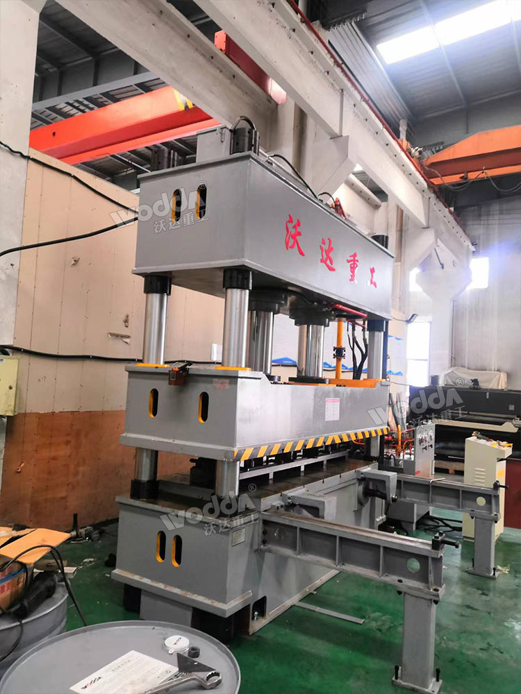 315吨三梁四柱液压机带移动工作台 315吨三梁四柱液压机带移动工作台