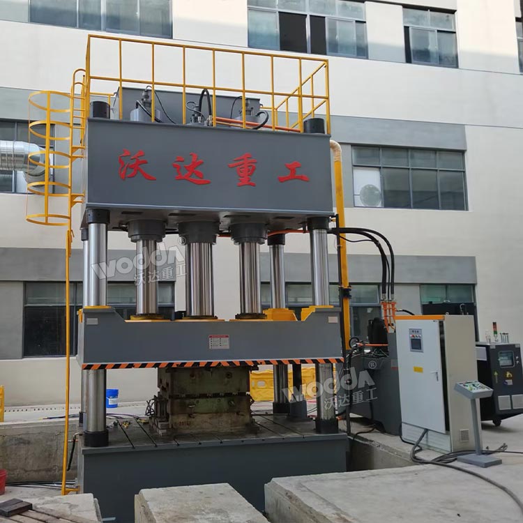 1000吨汽车座椅靠背板成型液压机试机 1000吨汽车座椅靠背板成型液压机试机