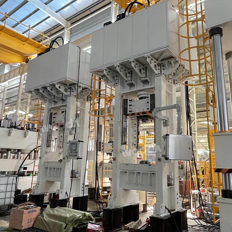 200吨框架式液压机(泵站上置) 200吨框架式液压机(泵站上置)