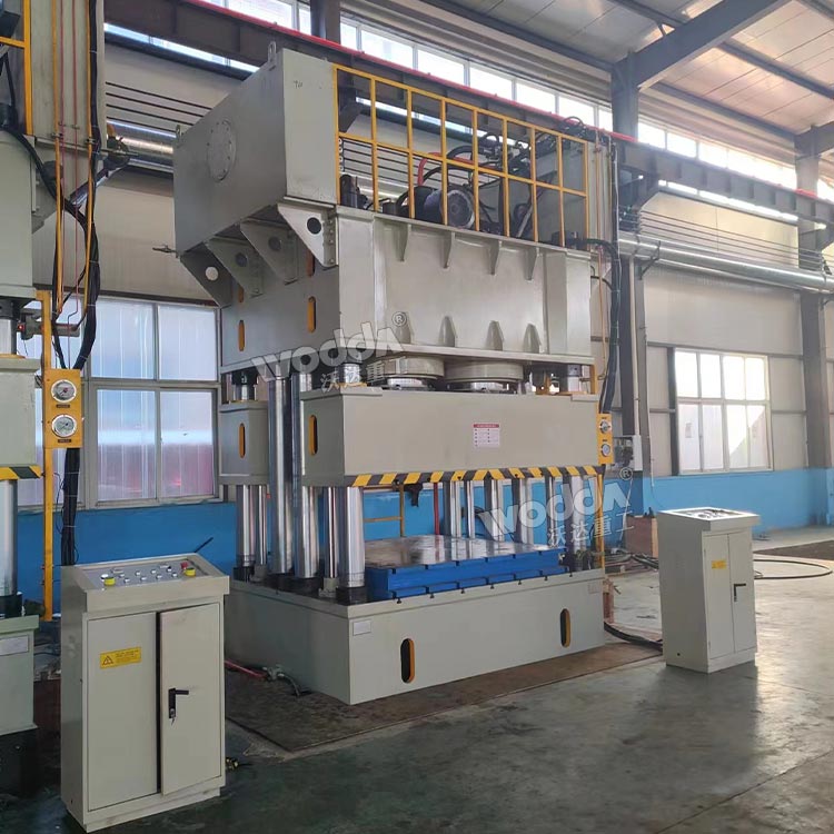 2000吨压滤机滤板成型液压机客户现场 2000吨压滤机滤板成型液压机客户现场