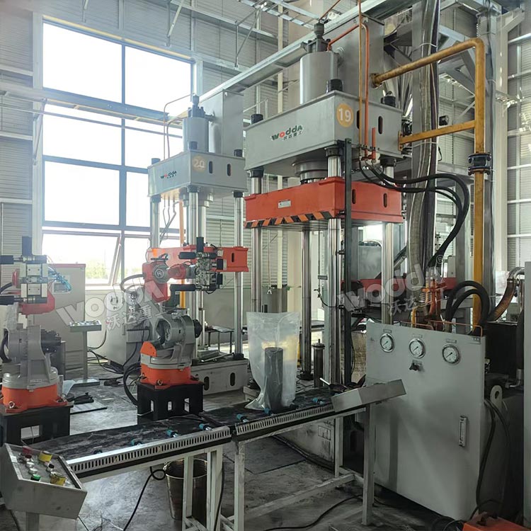 200吨石墨粉末成型液压机试机 200吨石墨粉末成型液压机试机