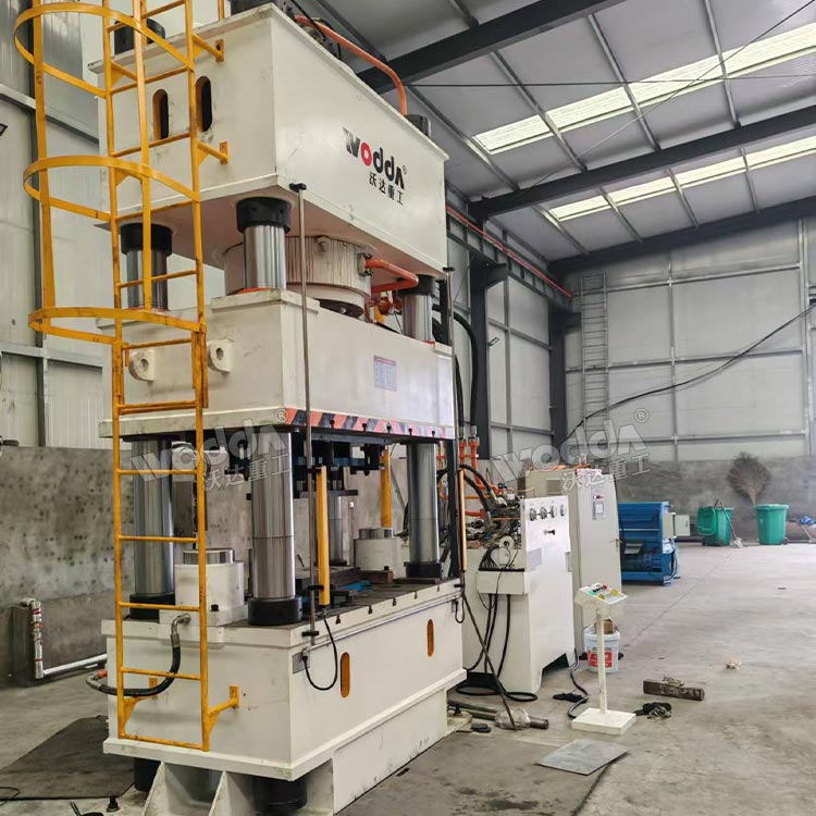 800吨三梁四柱液压机试机 800吨三梁四柱液压机试机