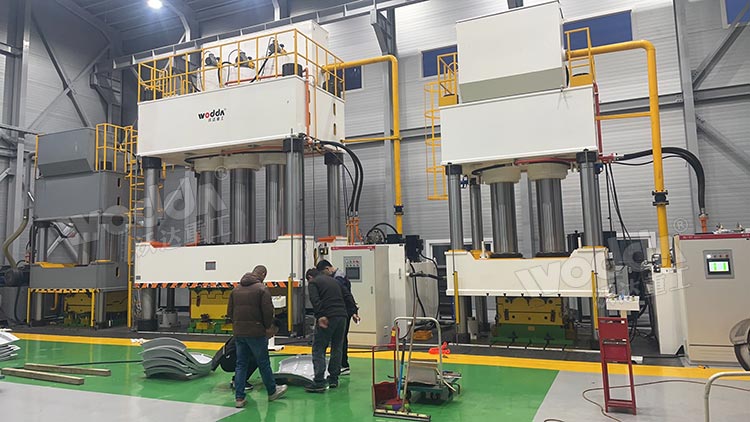 3台玻璃钢冷却塔风筒成型液压机现场 3台玻璃钢冷却塔风筒成型液压机现场