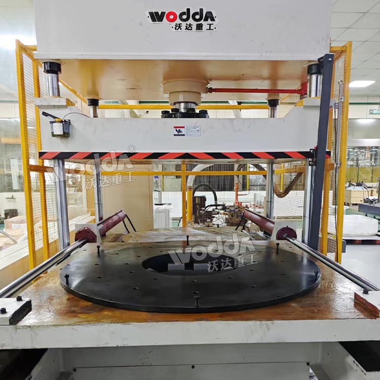 100吨三梁四柱液压机带移动工作台 100吨三梁四柱液压机带移动工作台