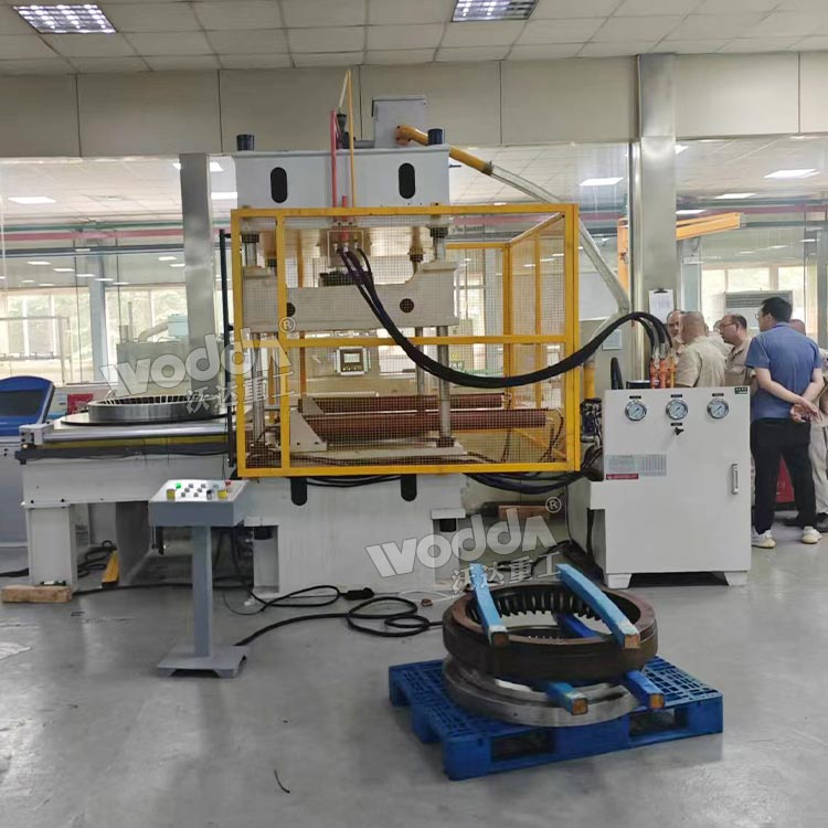 100吨三梁四柱液压机 100吨三梁四柱液压机