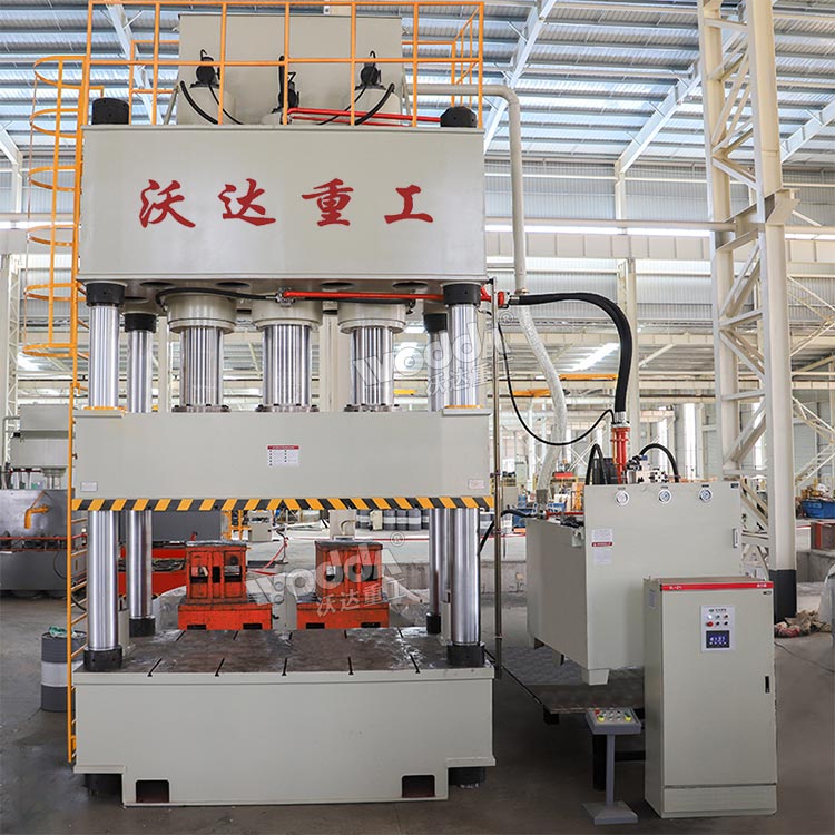 1500吨三梁四柱液压机 1500吨三梁四柱液压机