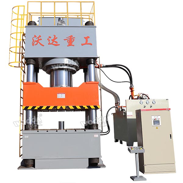 2000吨液压机.jpg 2000吨液压机.jpg