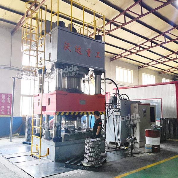 2000吨液压机现场 2000吨液压机现场