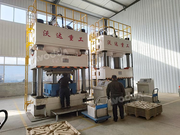 1600吨木屑托盘液压机.jpg 1600吨木屑托盘液压机.jpg