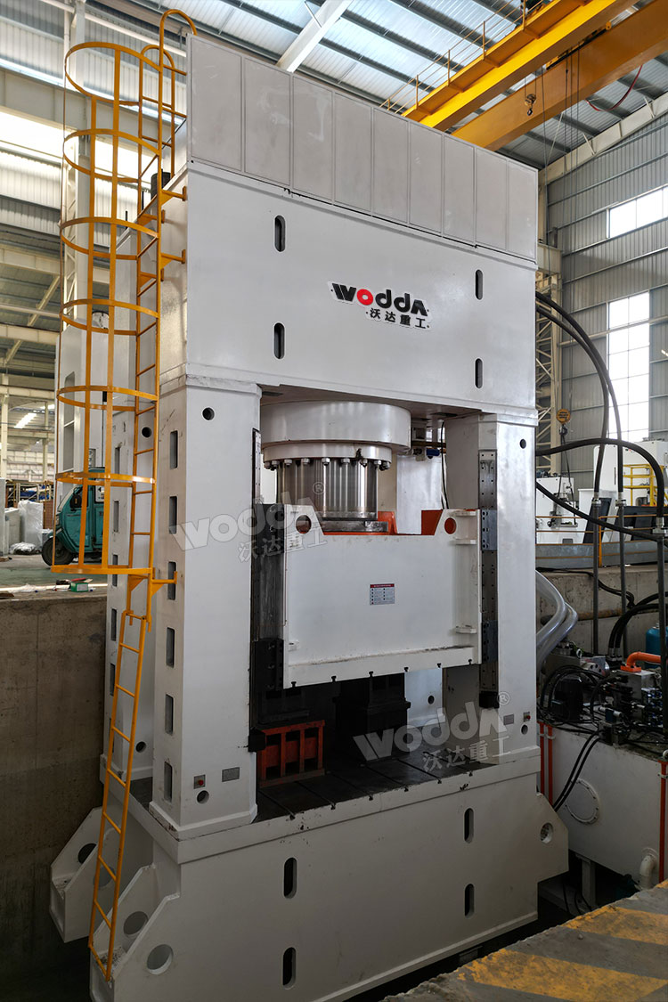 2500吨框架式锻造液压机(法兰) 2500吨框架式锻造液压机(法兰)