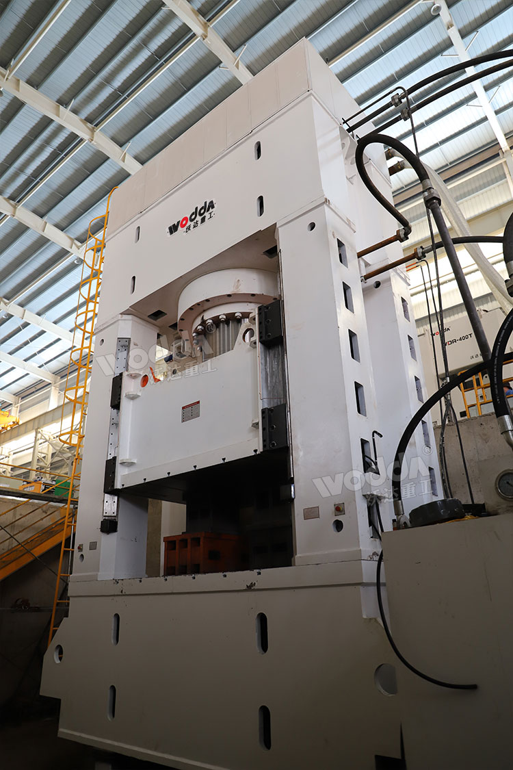 2500吨热锻液压机 2500吨热锻液压机